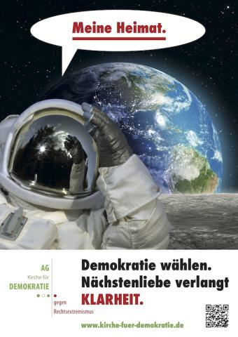 Plakatmotiv mit Astronaut vor Erdkugel mit Text „Meine Heimat“